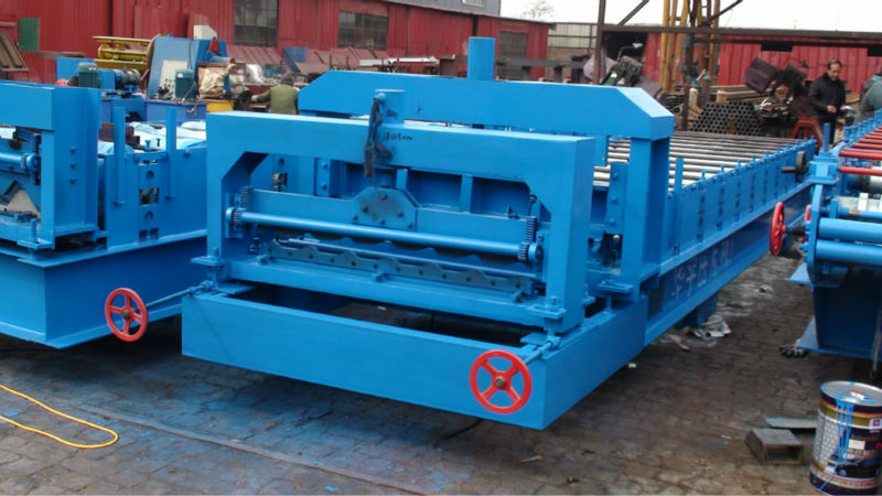 Side view of the uncoiler showing adjustment handwheels
