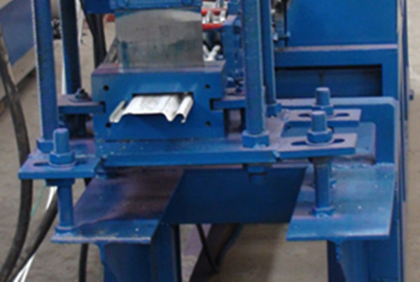 Side profile of the roll forming machine