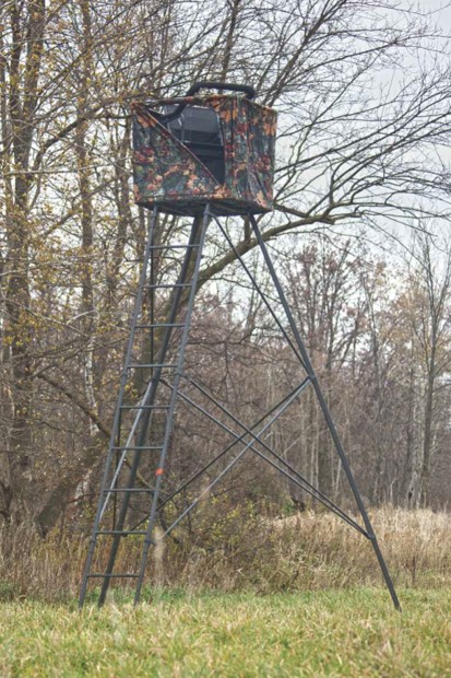 Elevated Hunting Blind with Ladder Stand