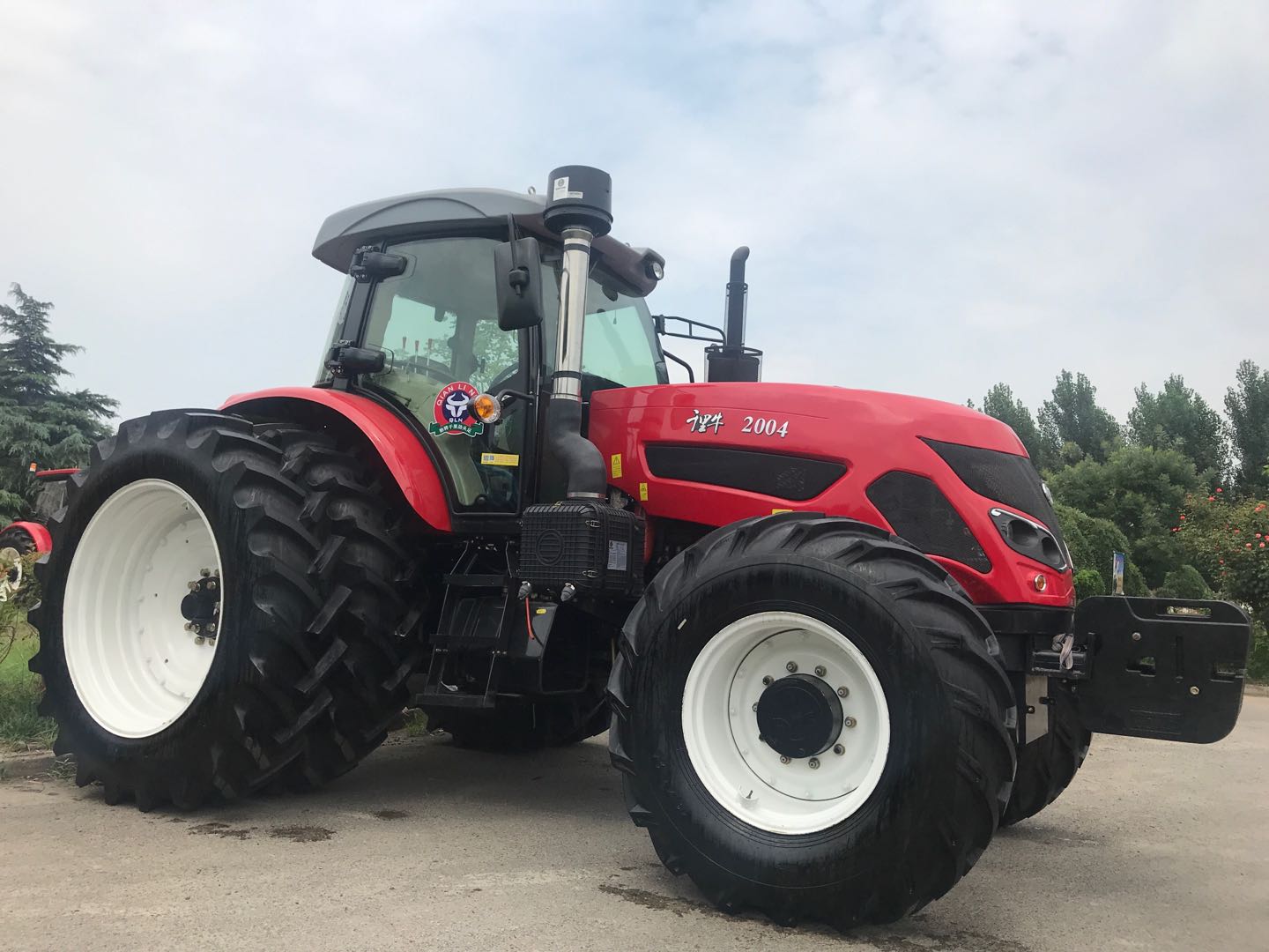 Large QLN2004 Tractor - Image 2