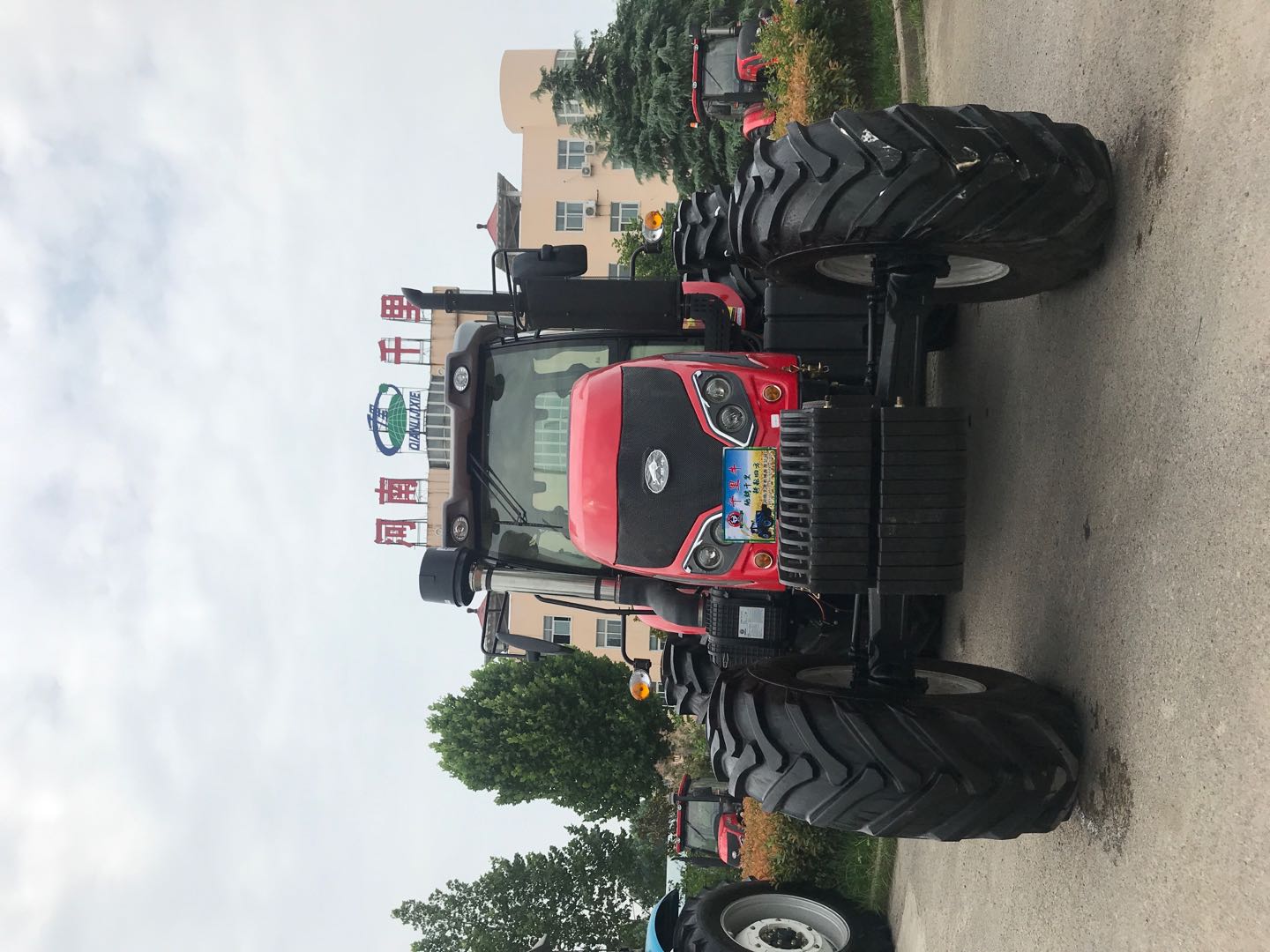 200 HP 4WD Agricultural Tractor