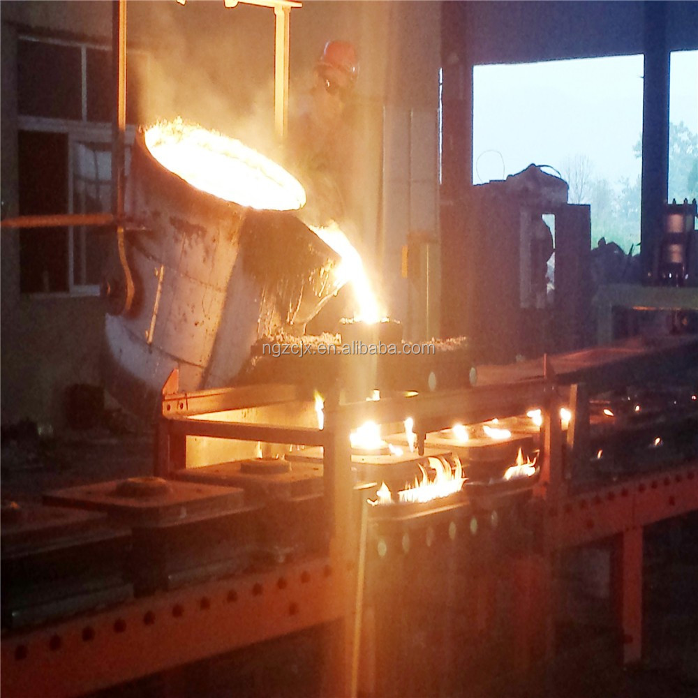 Heavy-duty pouring ladle for foundry use