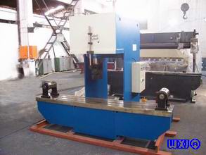 Hydraulic Light Pole Straightening Machine