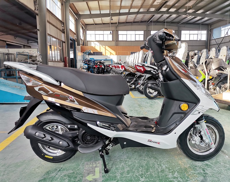 LONDI OIL SCOOTER VEHICLE MOTORCYCLE - Image 2