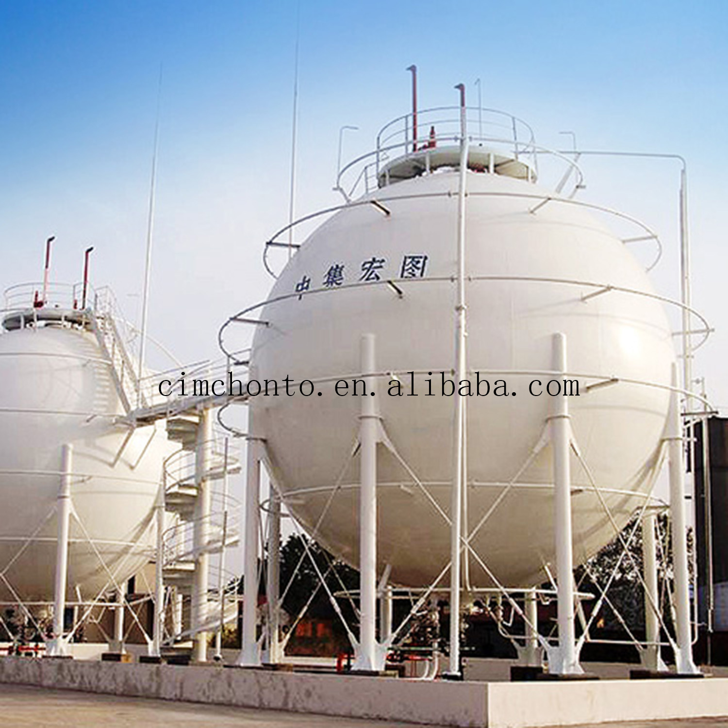 Spherical storage tank site with access platforms