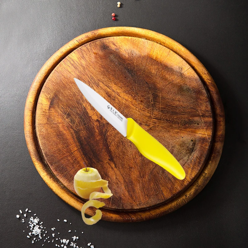 Mini fruit knife in hand