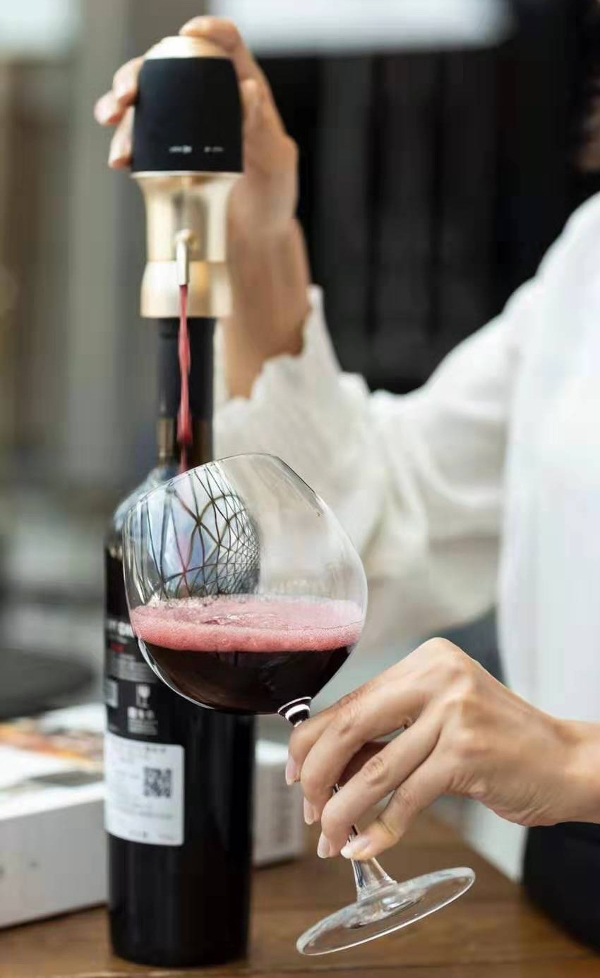 Luckyman TOP Electric Wine Decanter Instant Wine Aerator Dispenser - Image 2