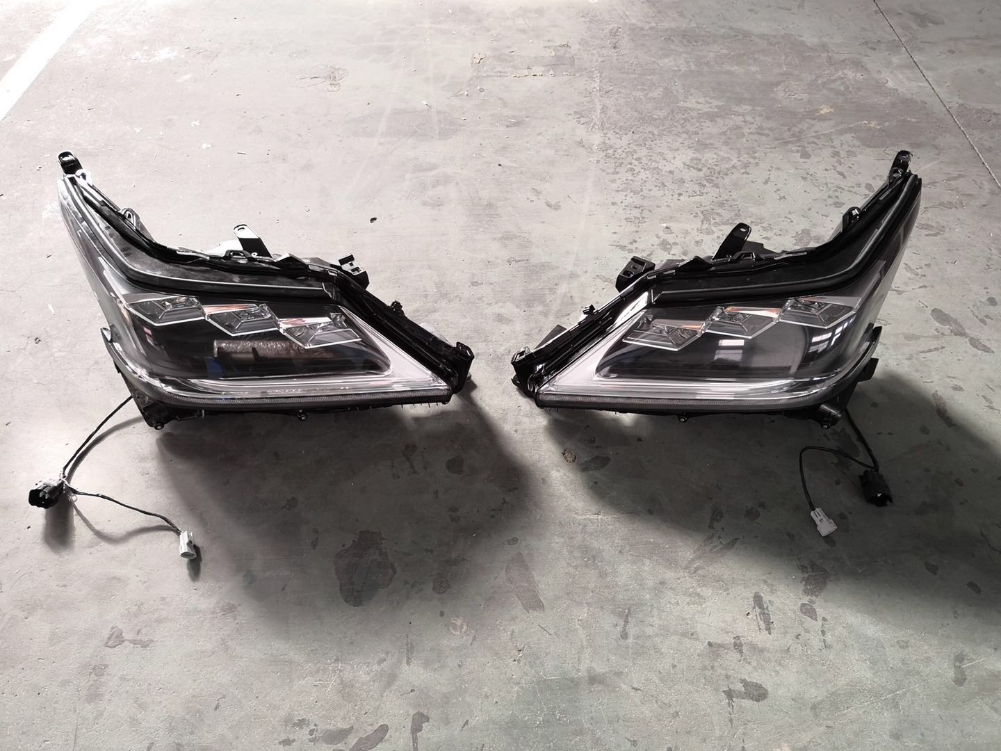 LX570 2018 LED headlights - Image 2