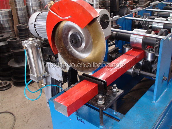 Metal forming machine with pneumatic system