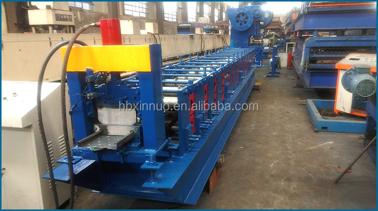 Manual roll forming machine with foot pedal shear