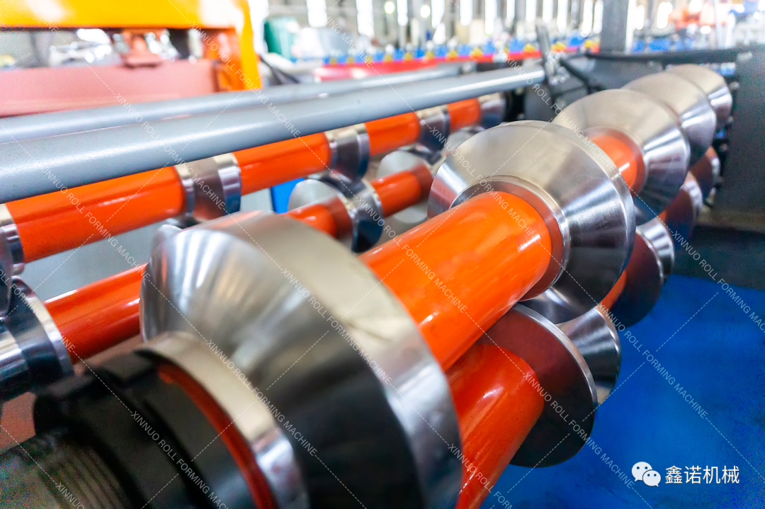Detail view of the machine rollers and assembly