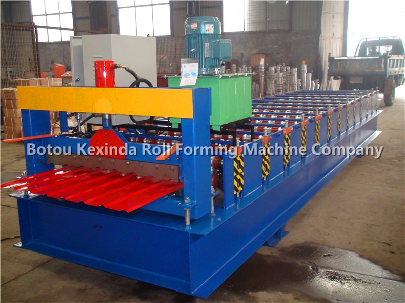 Side view of the industrial roll forming machine with hydraulic cutting system