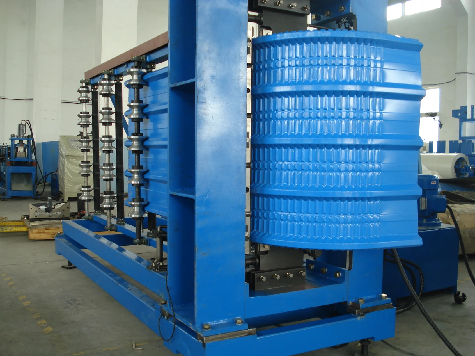 Side view of the mini roof sheet roll forming machine showing roller configuration