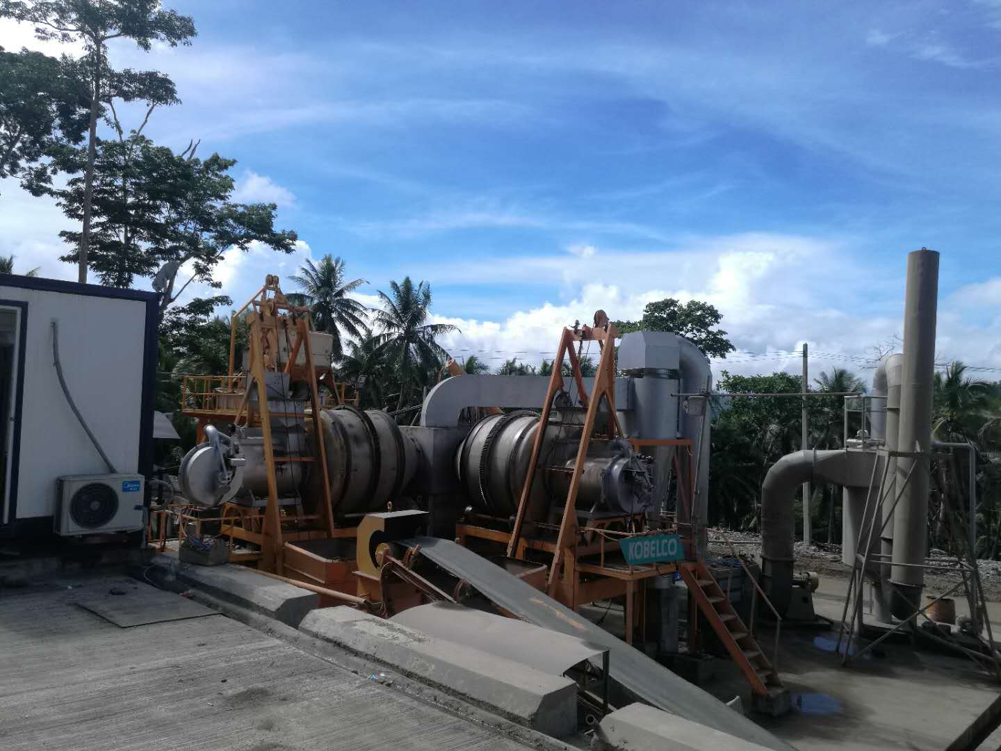Overview of the asphalt concrete mixing plant assembly