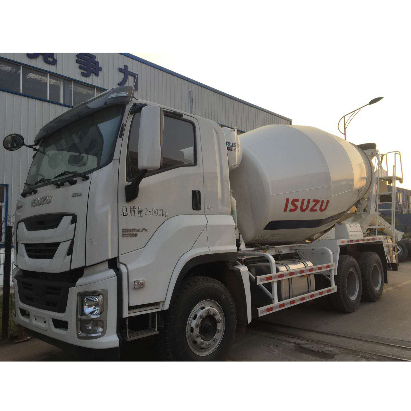 MIXER TRUCK - Image 2