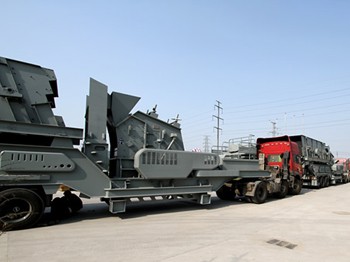 Mobile Crushing Station unit on site
