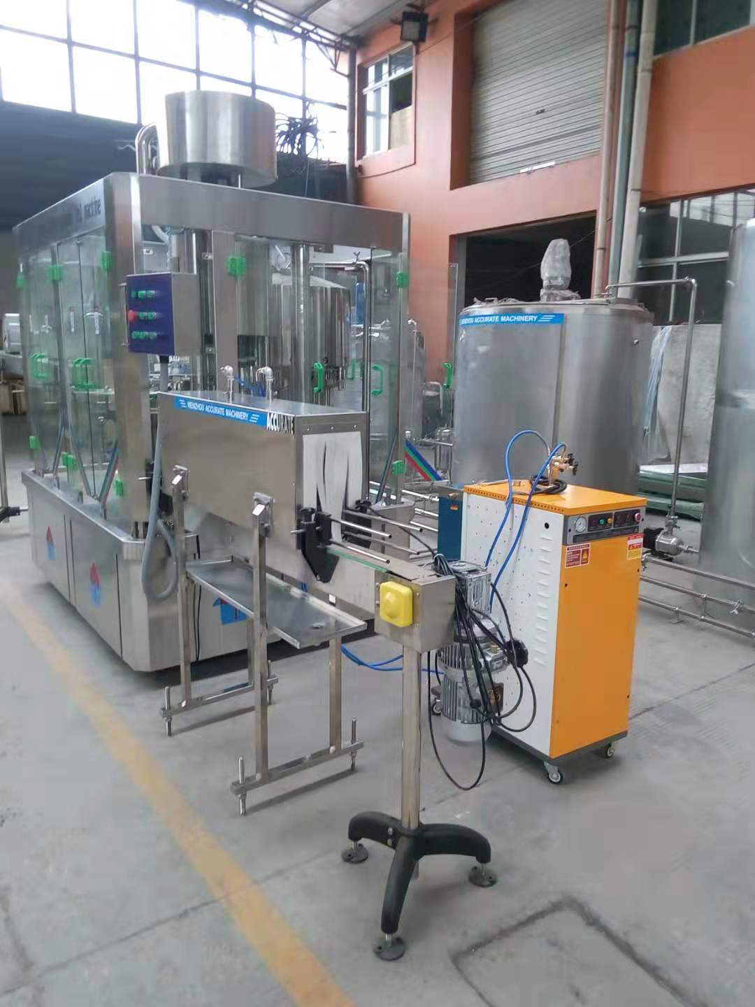 Automatic Bottle Washing Filling Capping and Labeling Machine