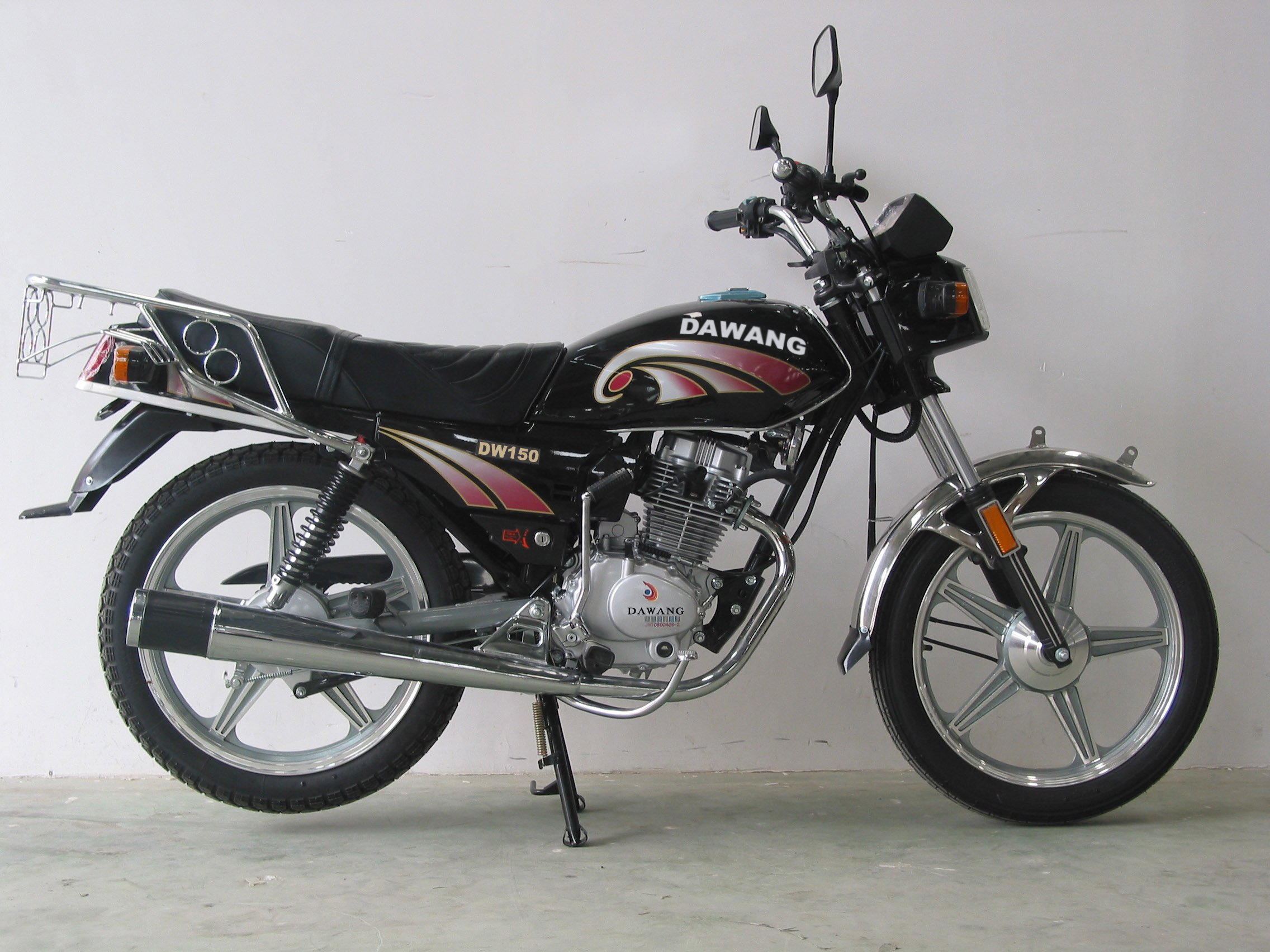 Urban Commuter Motorcycle with Single-Cylinder Engine