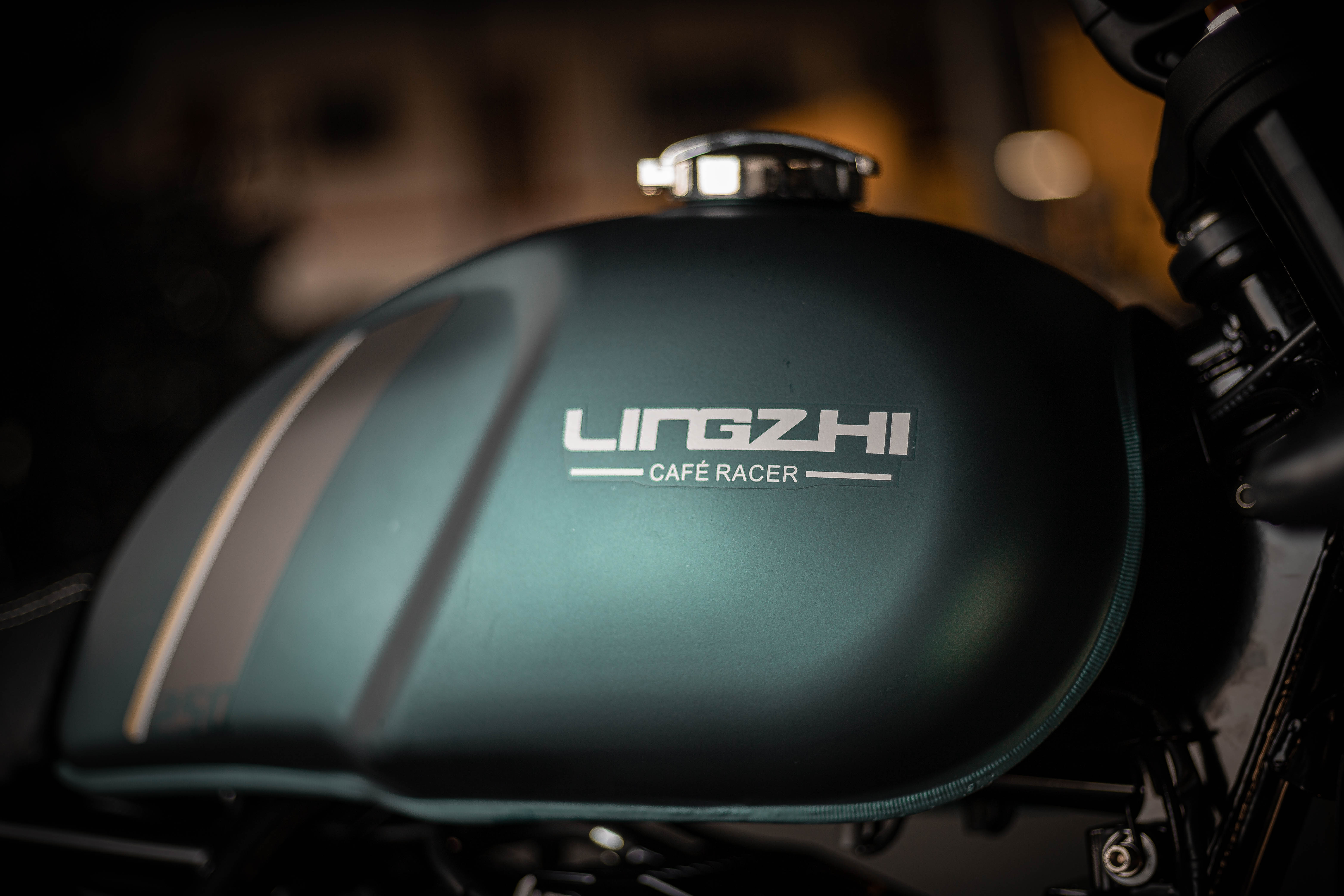 Fuel tank with racing stripes and cafe racer branding