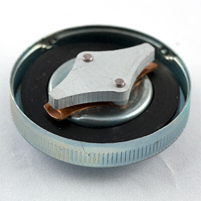 Non-Vented Fuel Cap with Overload Stop