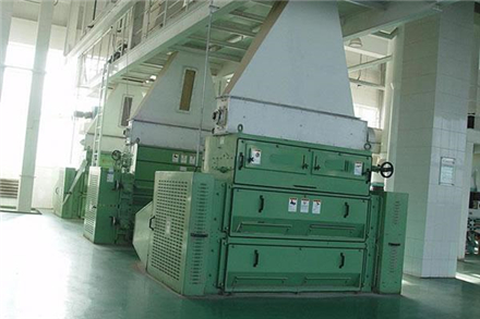 Kernel and husk separator machinery with viewing window