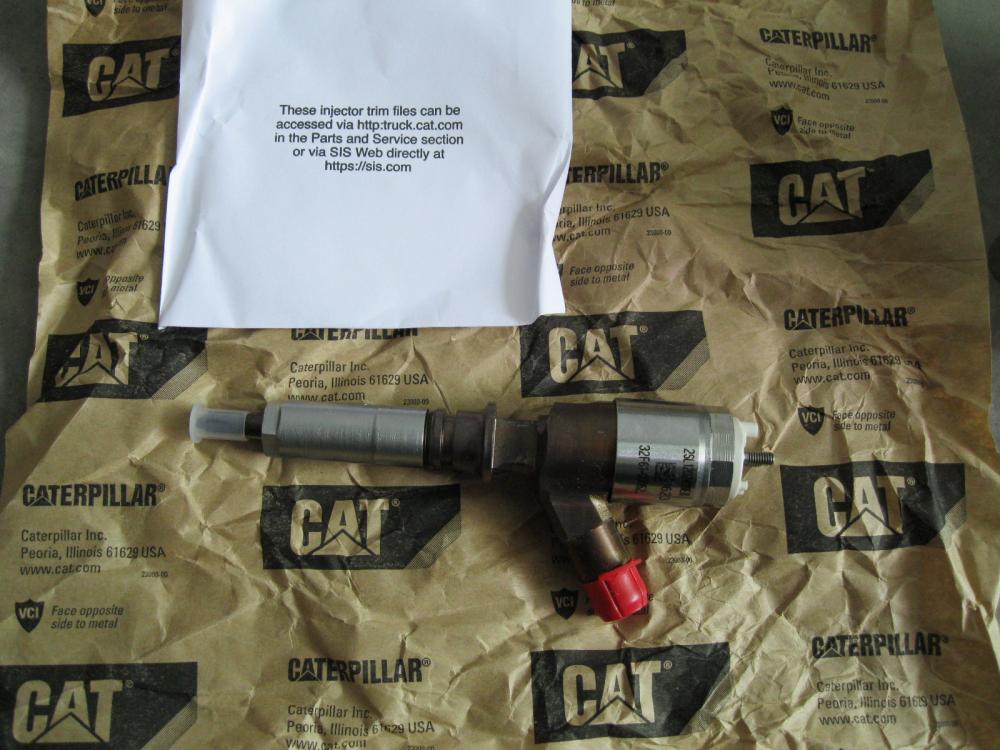 Original fuel injector Cat 326 4700 - Image 3