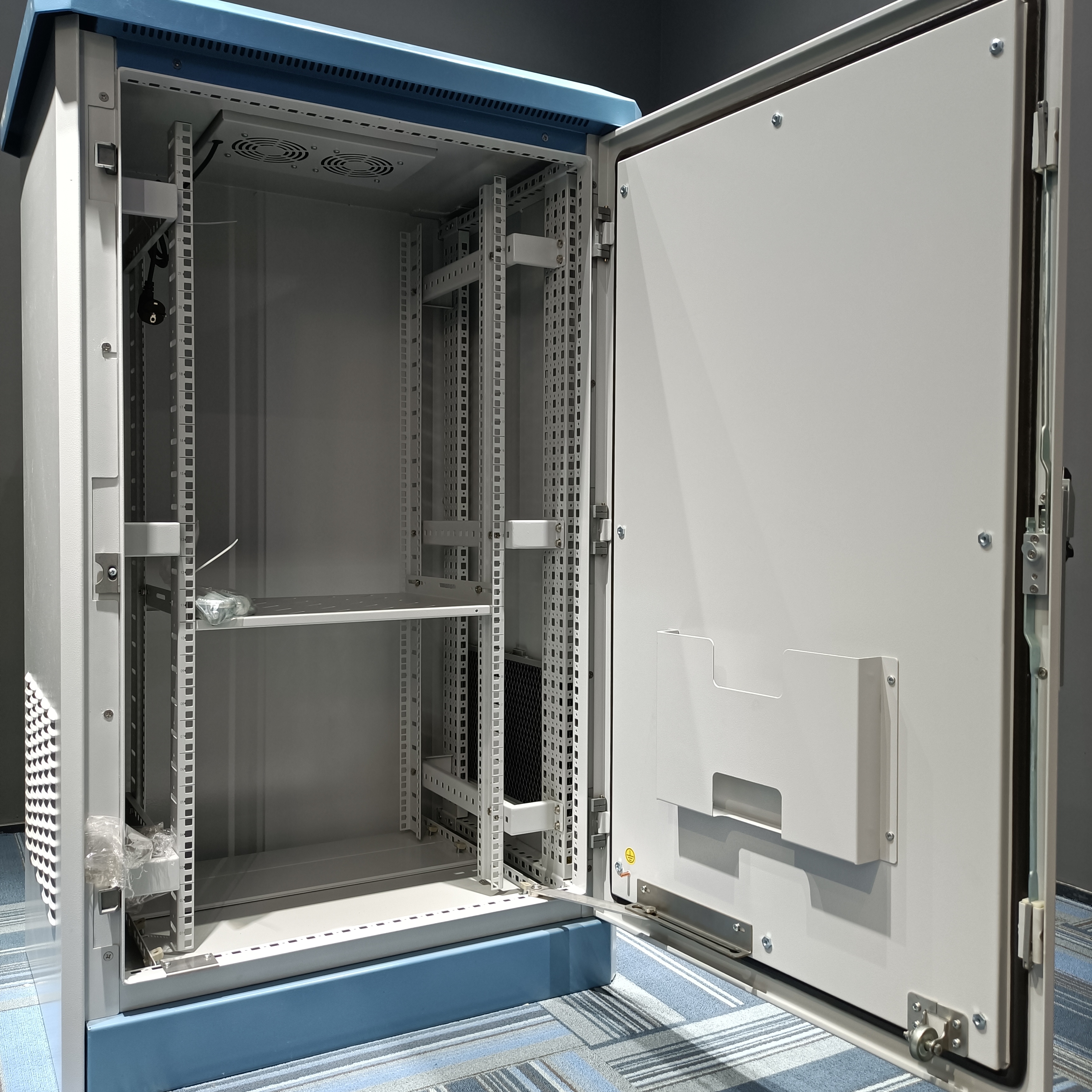 Outdoor cabinet - Image 2
