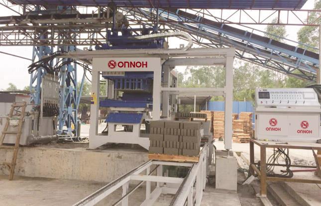 Side view of the hydraulic block making machine