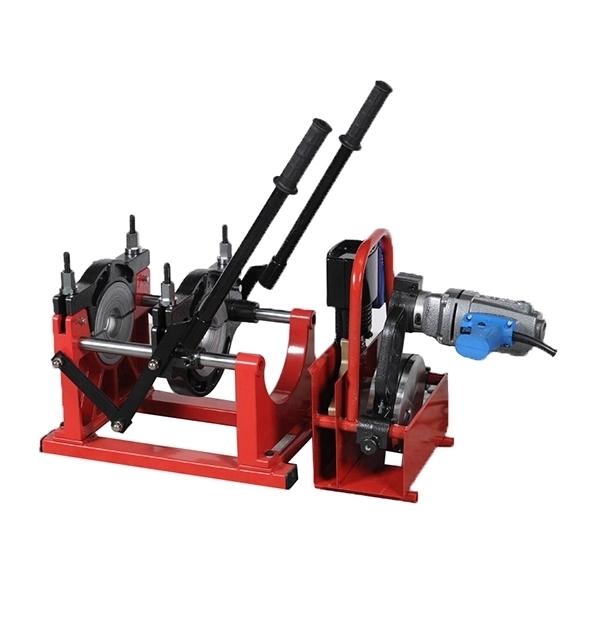 Manual welding machine in operation