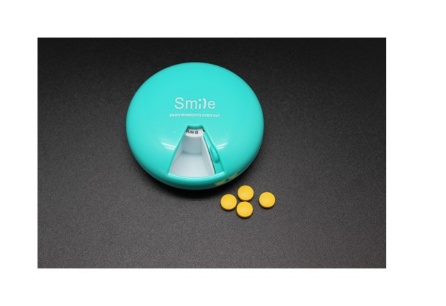 Rotating round pill case