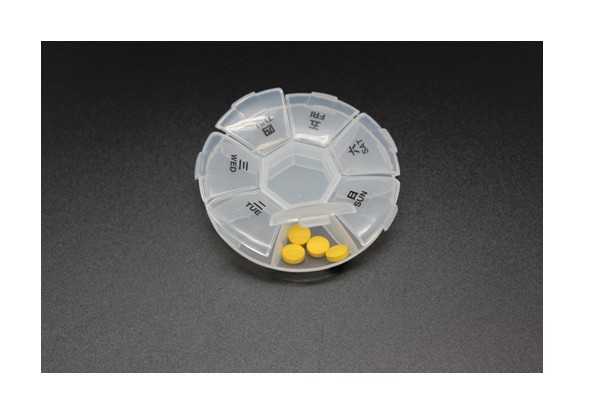 Weekly pill organizer with English and Chinese labels