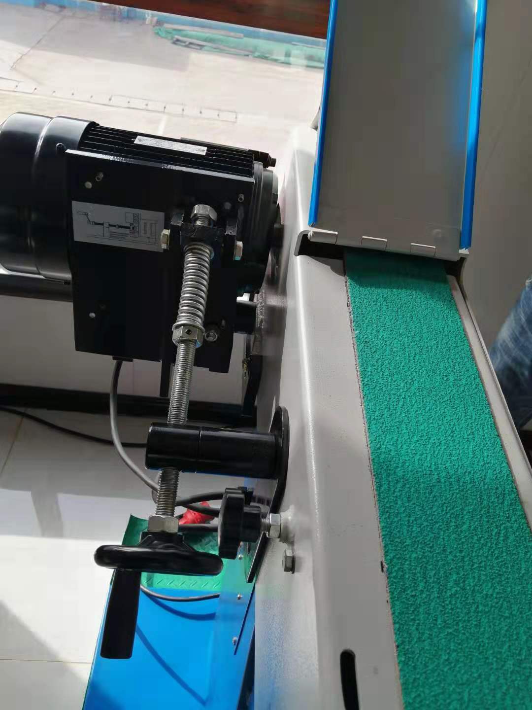 Close up of the belt sanding system on the pipe notcher