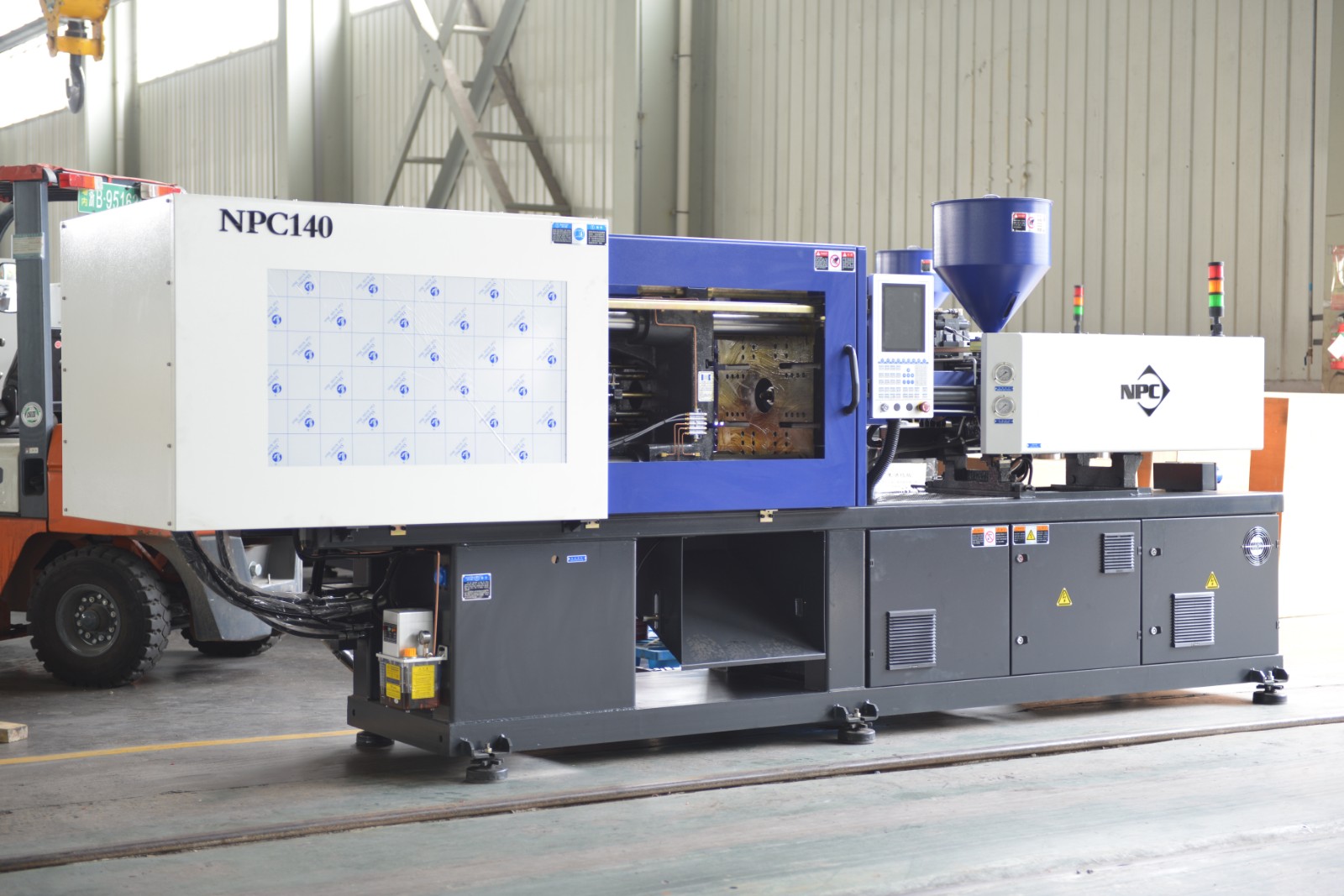 PLASTIC INJECTION MOLDING MACHINE NPC 140 - Image 3