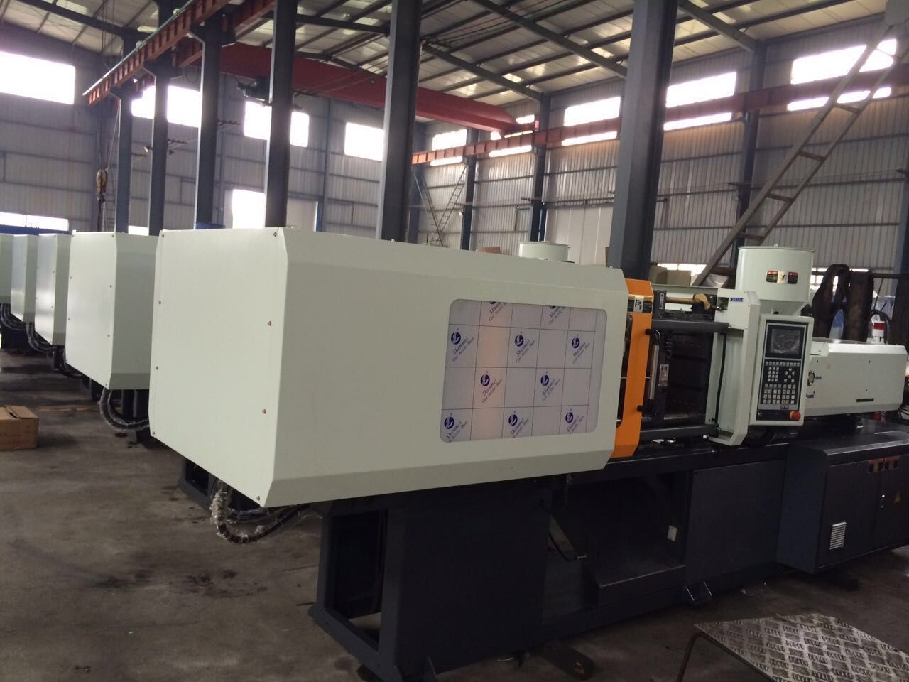 Plastic Injection Molding Machine