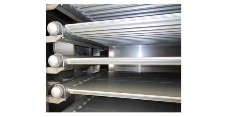 Vertical configuration of freezing plates inside the unit