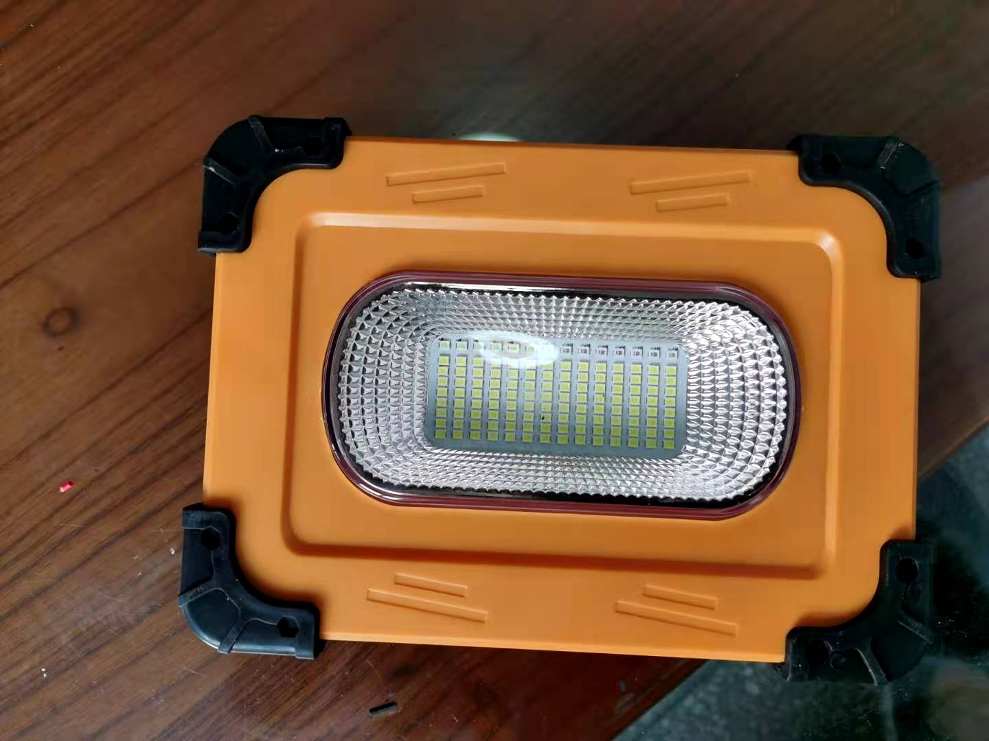 Portable led flood light with solar panel - Image 2