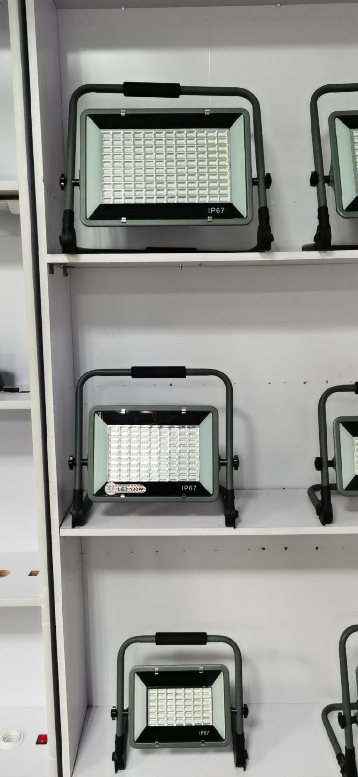 Portable led flood light - Image 3