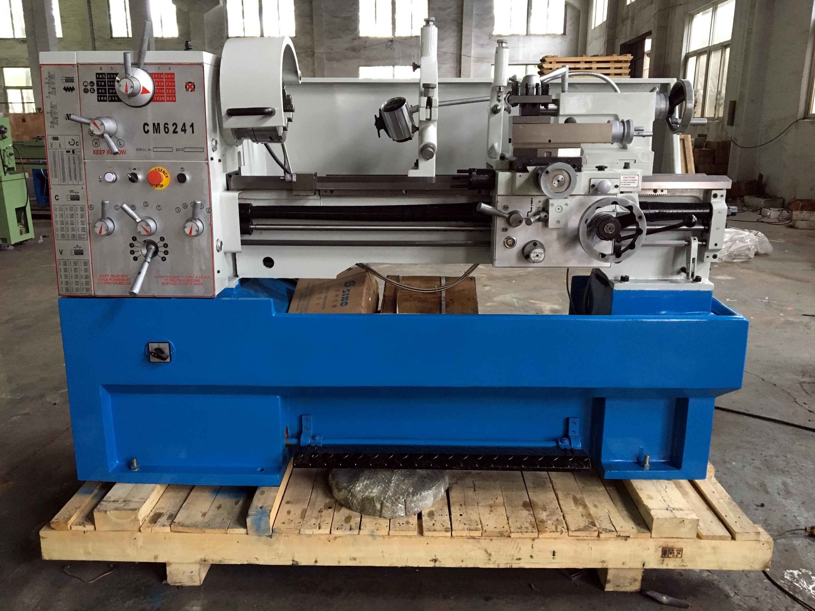 Precision light duty lathe CM6241 - Image 3