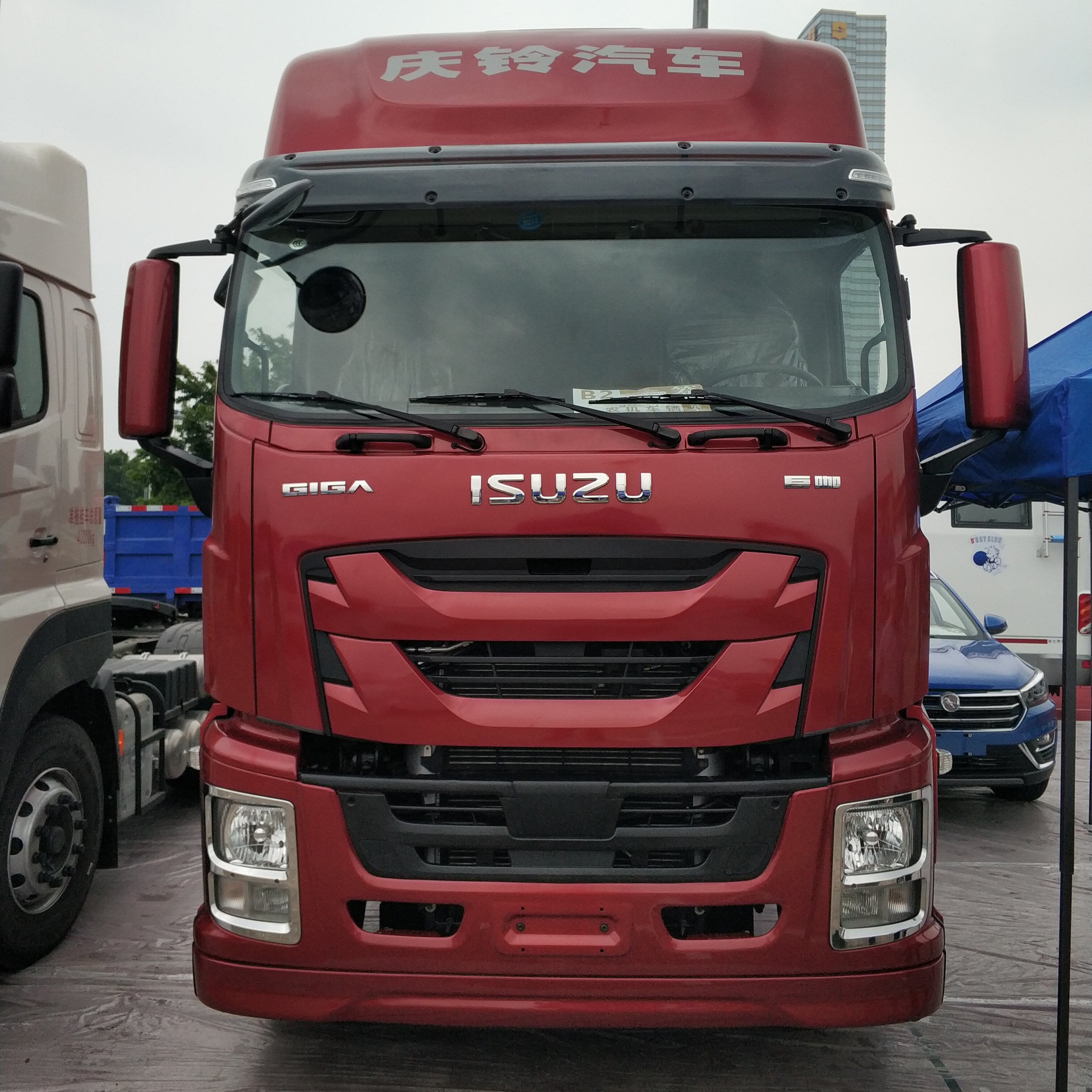 QINGLING ISUZU GIGA 6×4 Tractor - Image 2