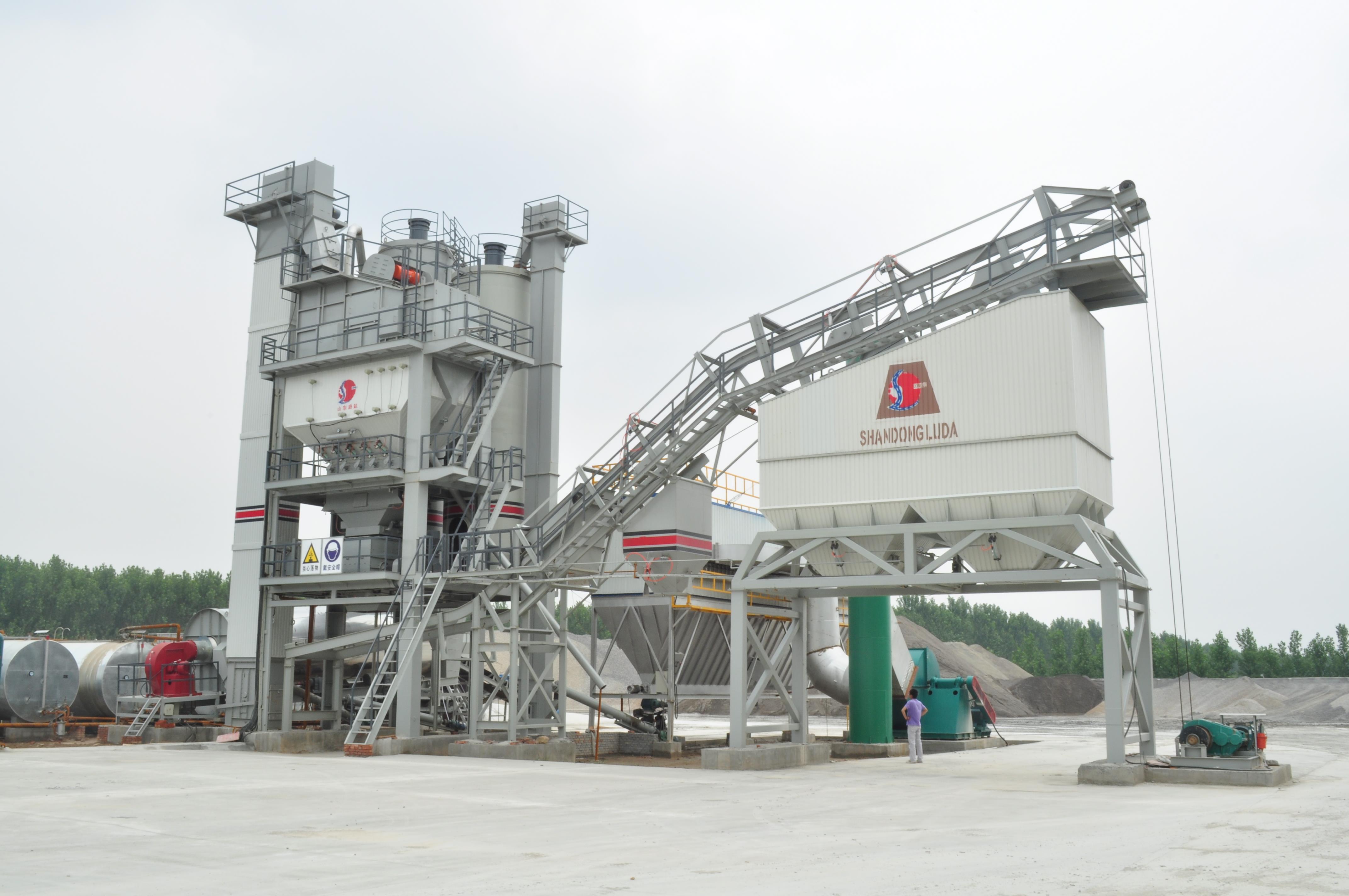 Full view of the 120 t/h Asphalt Mixing Plant configuration