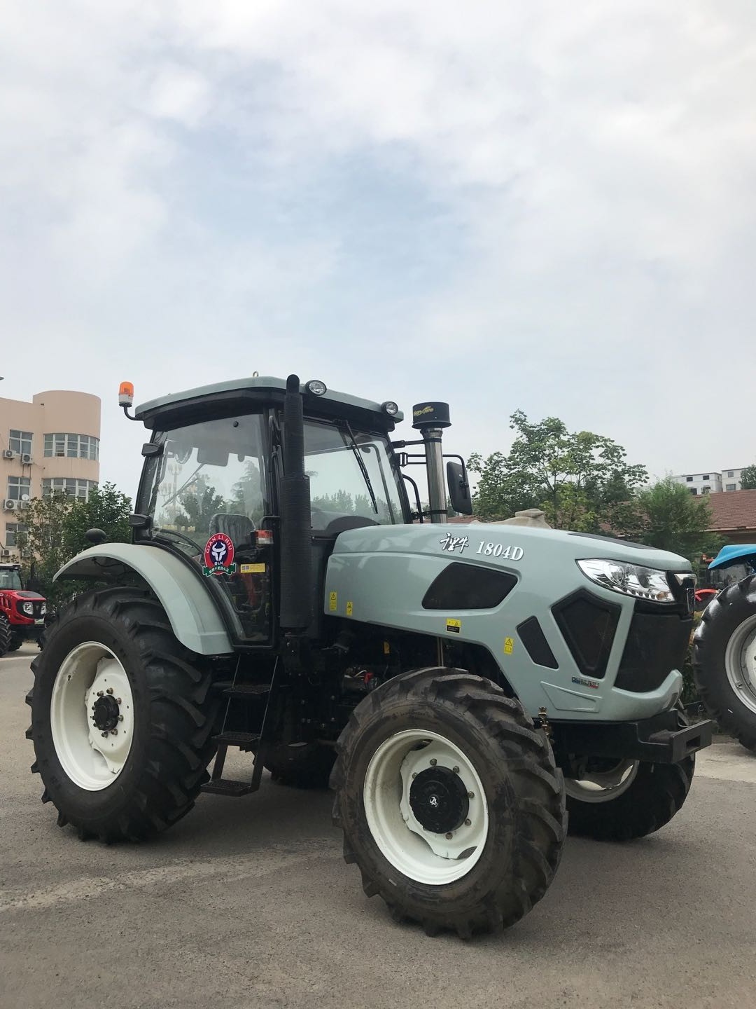 QLN1804 Tractor - Image 2