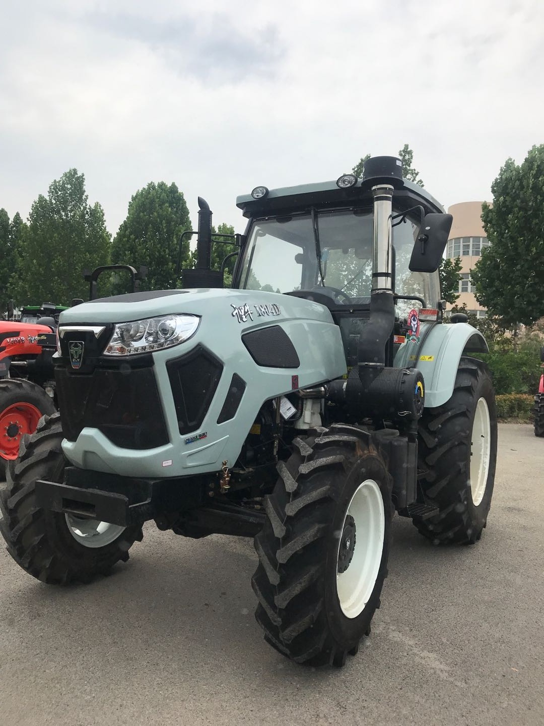 180 HP Farm Tractor