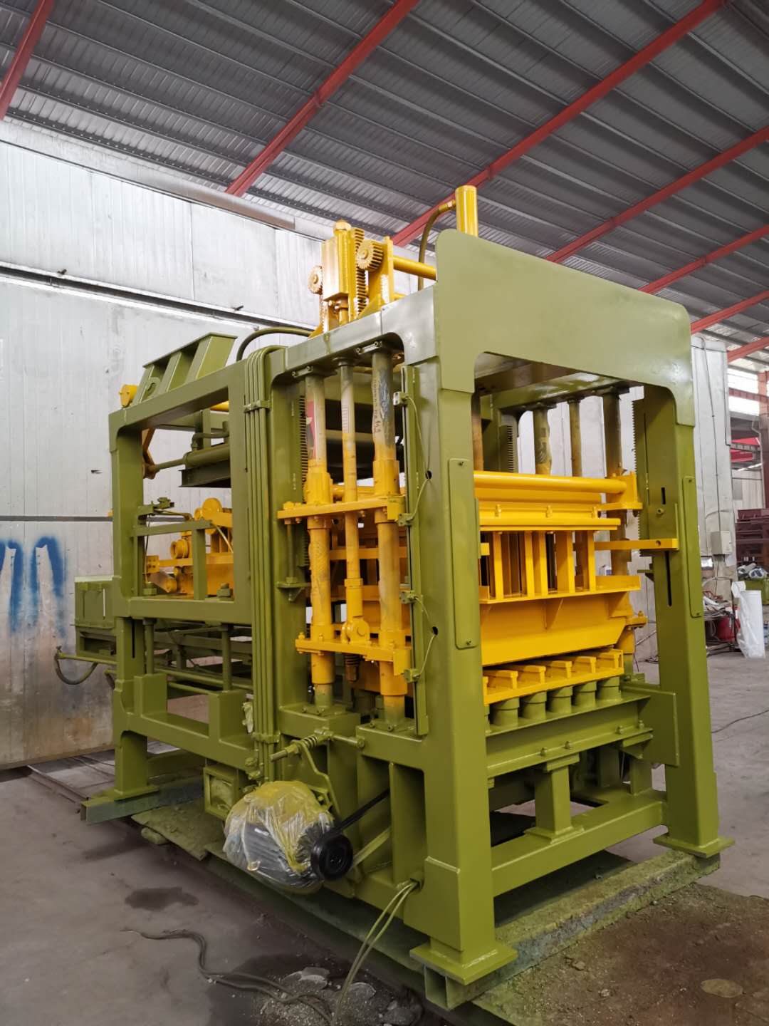QT6-12 hydraulic automatic cement brick making machine fly ash bricks machine - Image 3
