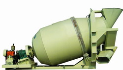 Concrete Mixer with Rotating Drum