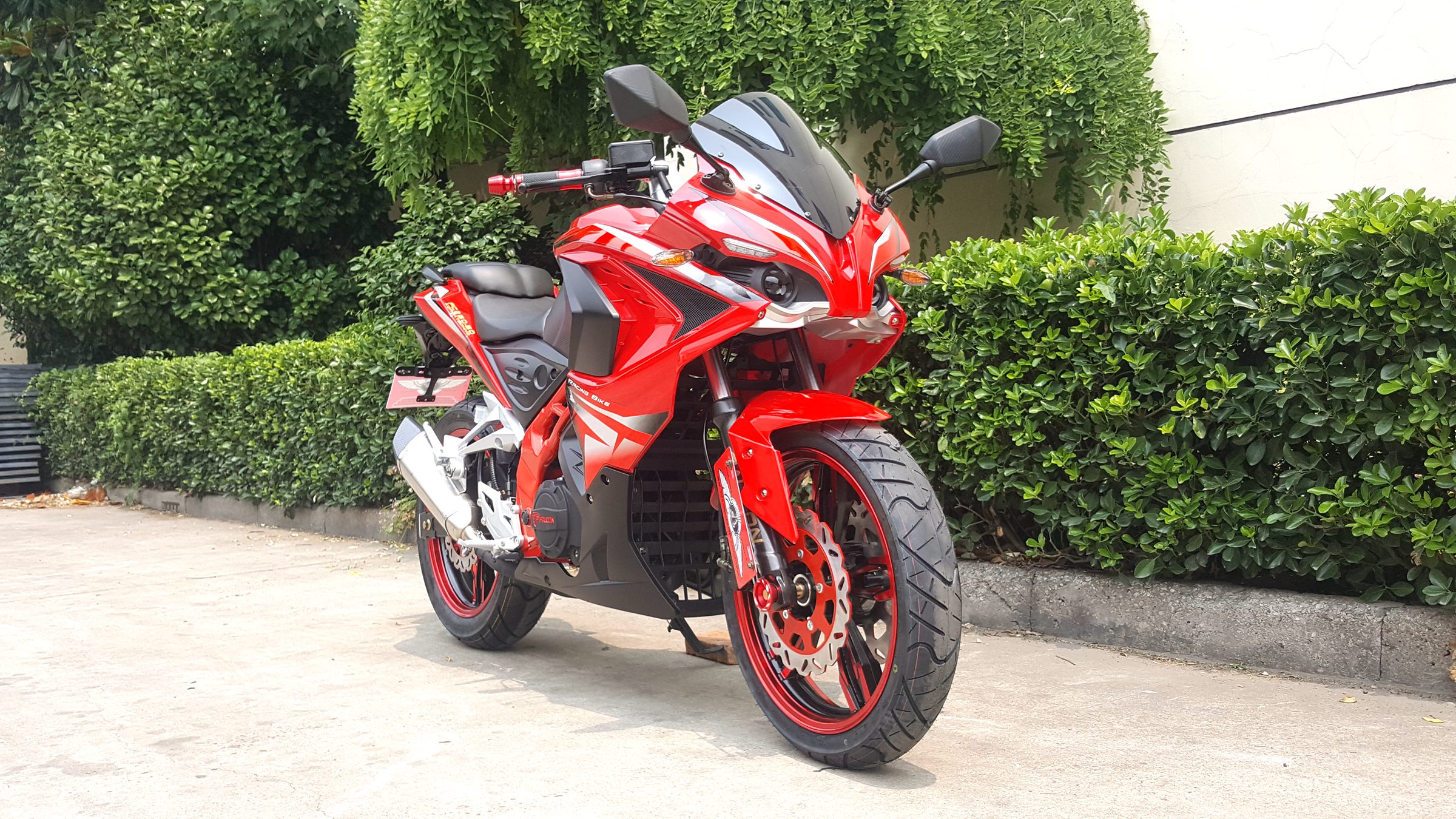 Racing motorcycle - Image 2