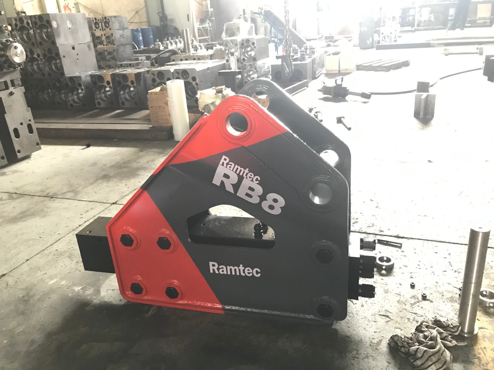 RB8A Hydraulic breaker - Image 2