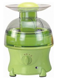 Compact Fruit and Vegetable Juice Extractor