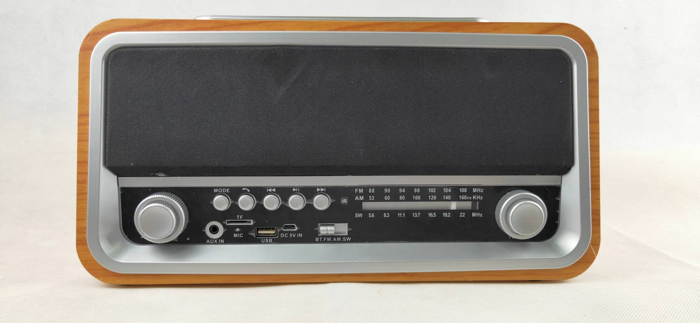 Retro Design FM AM SW Radio with Bluetooth