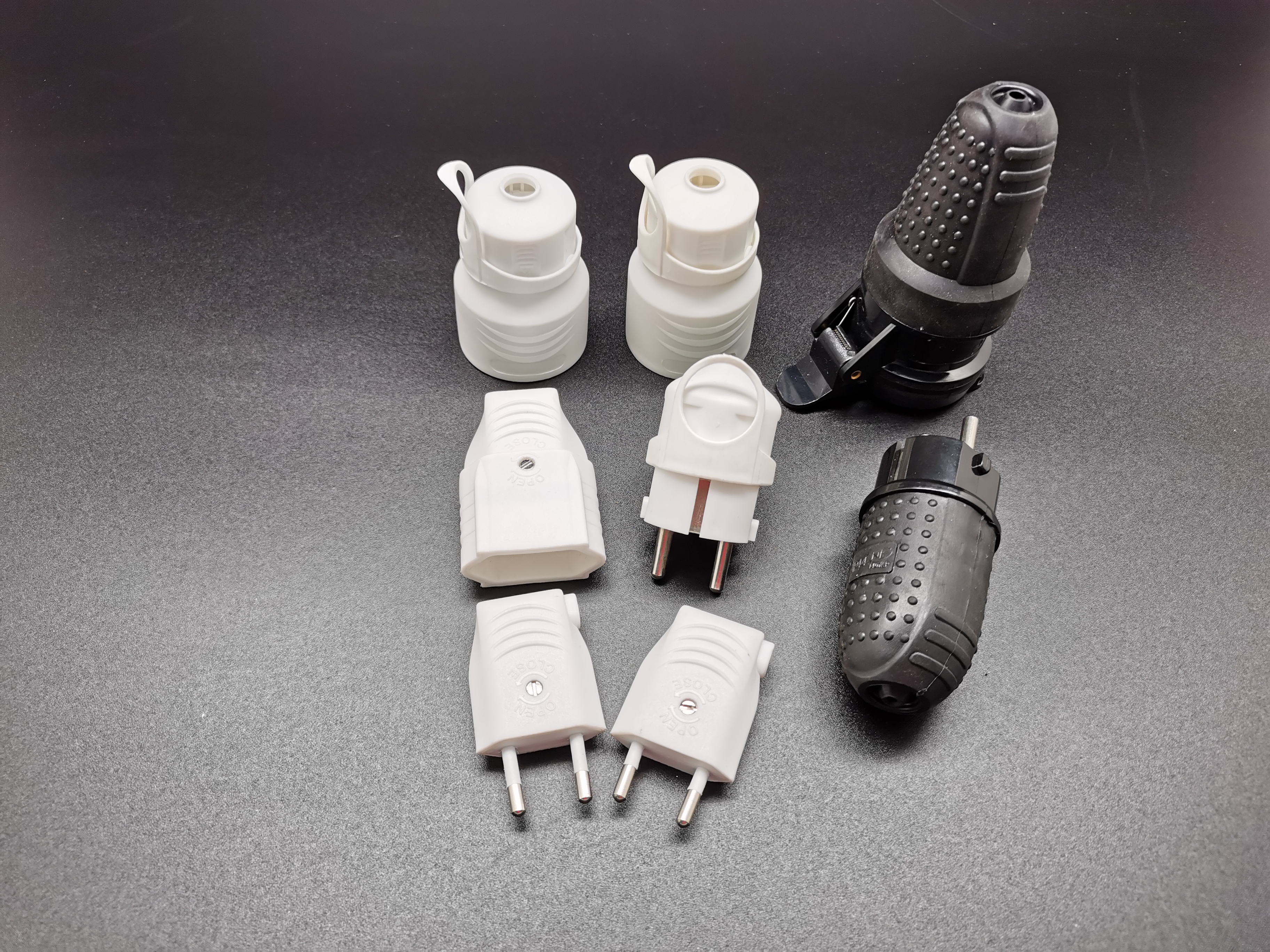 rewirable male and female plug - Image 3