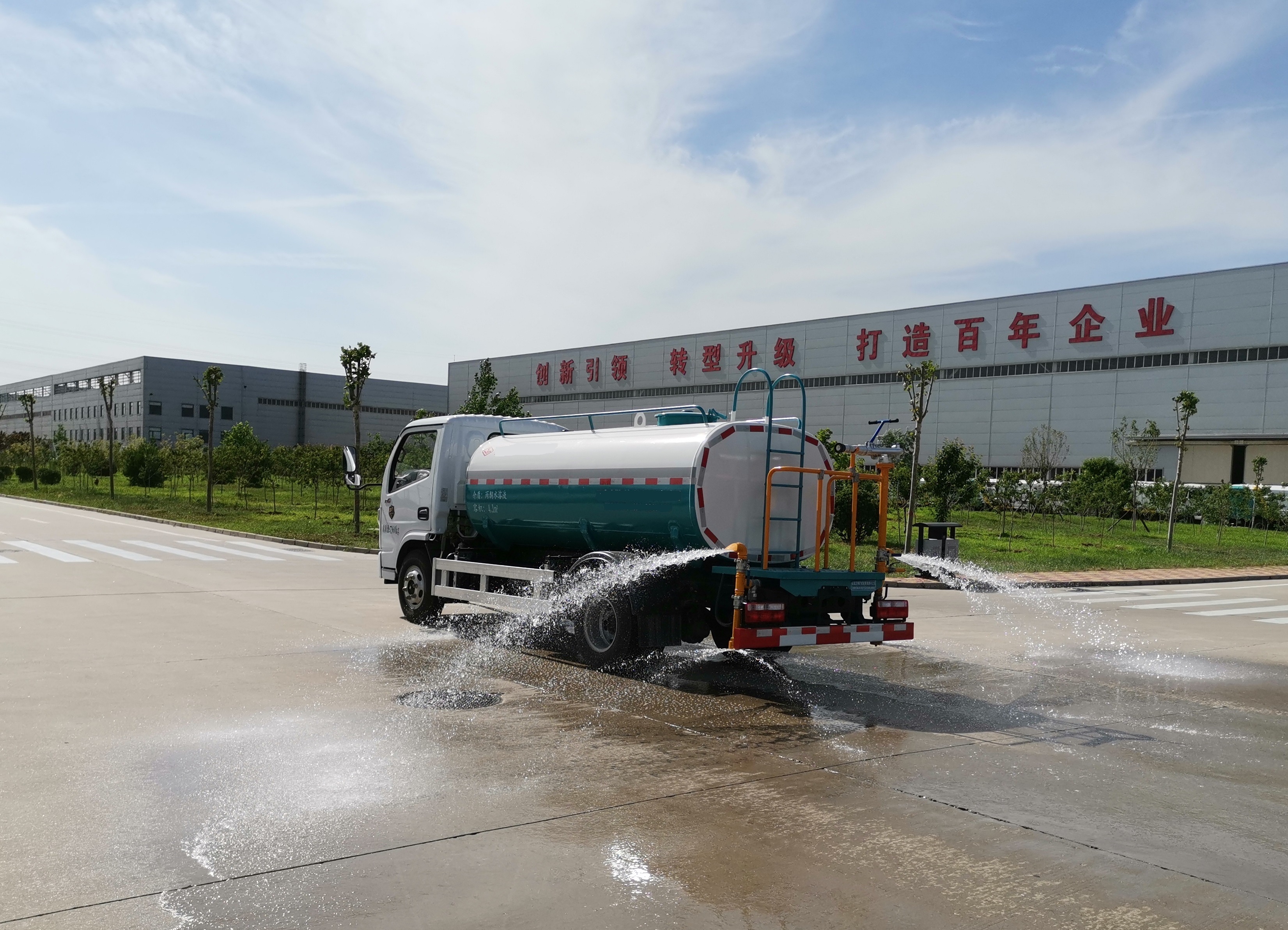 Road Washing Vehicle for Urban Cleaning